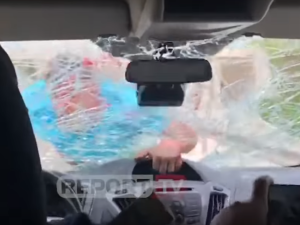 [Wideo+18]Szokujące. Skrytykowany restaurator zaatakował turystów. Rząd za to… zburzył knajpę buldożerami
