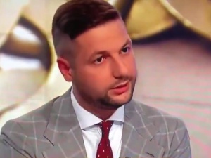 [video] Kuriozalna rozmowa Patryka Jakiego w TVN. Nie pozwolono mu skończyć prawie żadnego zdania