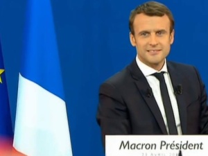 Macron chce zapłodnienia in vitro dla par lesbijskich. Francuzi protestują