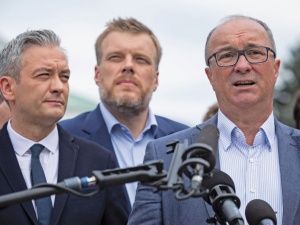 Pakt senacki pod znakiem zapytania. Lewica apeluje do PO: „Jeśli się nie porozumiemy, nie odsuniemy PiS"