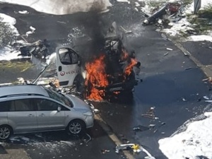 Wybuch wstrząsnął warszawskim Bemowem. W eksplozji samochodu ginie jedna osoba