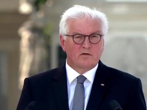 [video] Prezydent RFN: "Ta wojna była zbrodnią niemiecką. Stoję przed polskim narodem bosy"