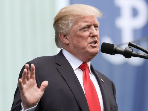 Ryszard Czarnecki: Wizyta Trumpa przełożona - a nie odwołana i odbędzie się niedługo