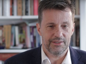Gadowski o "Polityce" Vegi: Nieporadny, chamski film bez scenariusza i z gołym tyłkiem Olbrychskiego