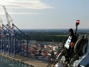 Greenpeace publikuje film z gdańsk. portu. "A pozwolenie na filmowanie z drona w strefie nadgranicznej?"
