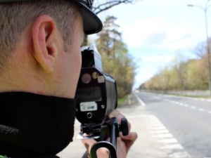 Polityk PO jechał ponad 100 km/h w terenie zabudowanym. Stracił prawo jazdy