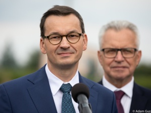 Premier: Pieniądze na fundusz autobusowy zostały pozyskane ze skutecznej walki z przestępcami podatkowymi
