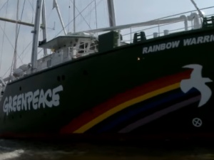 Rainbow Warrior wyrzucony z Gdańska. Greenpeace: "Decyzja polityczna". Internauci: "Won"