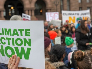 Młodzieżowy Strajk Klimatyczny. "Ktoś tu odwala histerię, Onet to wspiera", "namawia dzieci na wagary"