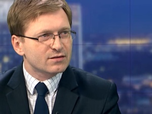 Poseł PiS usiłuje dokonać kontroli poselskiej w warszawskim ratuszu ws. Soku z Buraka. "Co w papierach?"