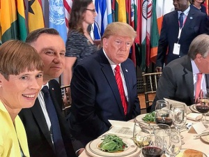 Prezydenci Duda i Trump przy głównym stole sekretarza generalnego ONZ. Trump gratuluje Dudzie