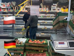 Niemieckie ziemniaki miały w Biedronce udawać polskie. Rolnicy wściekli