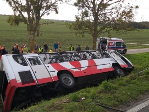 Warmińsko-Mazurskie: Wypadek autobusu przewożącego dzieci. Są ranni