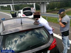 Cyberpolicjanci zatrzymują 19 członka grupy wyłudzającej pieniądze