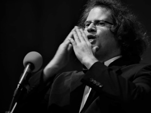 Niesłyszący tenor Oliver Palmer zaśpiewa polski hymn 14 czerwca w KL Auschwitz