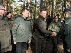 PAD podpisał rozporządzenie o podwyżkach: "Mam nadzieję, że podratuje to budżety rodzin żołnierzy"
