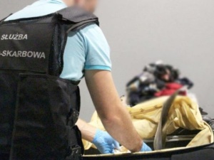 Złapane na przemycie. 8,5 kg heroiny na lotnisku Chopina w Warszawie - to rekord!