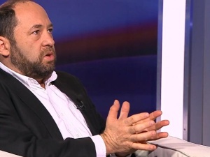 Hartman: "Zachód daje nam sygnał do boju o demokrację. Niech nas Tokarczuk prowadzi do wyborów!"