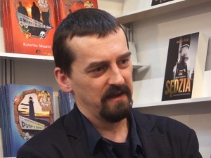 Sąd zakazał Mariuszowi Zielke pisać o znanym muzyku. Prawnik: "Art. 14 Konstytucji RP. Pusty frazes..."
