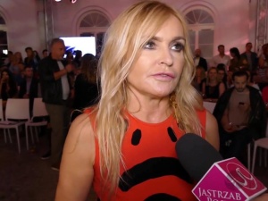 Monika Olejnik lansuje: "Książka Olgi Tokarczuk zamiast torebki. Pospacerujmy po lasach, kościołach..."