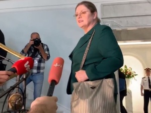 [video] "Dam wam jeszcze popić i popalić!". K.Pawłowicz w swoim stylu żegna się z dziennikarzami w Sejmie
