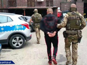 Policja i skarbówka zamykają pralnię pieniędzy. CBŚP zatrzymuje trzy osoby
