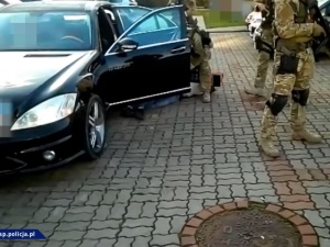 Antyterroryści likwidują sieć 10 agencji towarzyskich, tzw. „mieszkaniówek”