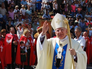 A jednak "tęczowa zaraza"? Prokuratura odmawia wszczęcia śledztwa ws. słów abp. Marka Jędraszewskiego