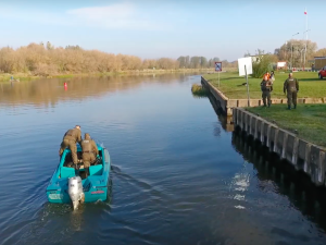 [video] Awaria w Elektrowni Ostrołęka. Do Narwii wyciekło kilka ton oleju
