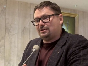 "Nie podniecajmy się zdjęciem, które niczego nie dowodzi". Terlikowski w obronie Olgi Tokarczuk