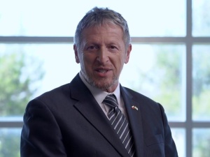 [video] "Wracam do znajomych miejsc". Kim jest Alexander Ben-Zvi, nowy ambasador Izraela w Polsce?