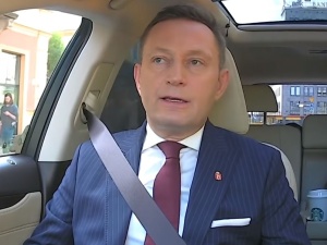 "Tak wygląda twarz zakłamanego polityka warszawskiego układu władzy". Śpiewak nie przebiera w słowach