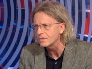 [video] "Trzeba księży wyprowadzić ze szkół, to szkodniki". Mieszkowski znowu jątrzy w TVP Info