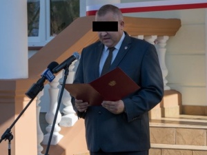 "W chwili zatrzymania nie byli zatrudnieni w resorcie". Min. Finansów odpowiada na publikację "RZ"