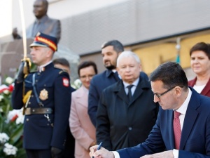 Premier: "Pustki po nim nie da się zapełnić". W Kielcach odsłonięto pomnik śp. Przemysława Gosiewskiego