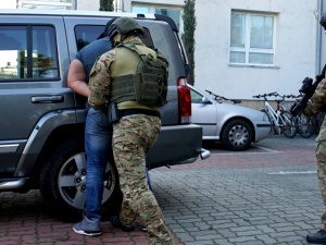Policjant zatrzymany za przyjęcie 100 tys zł łapówki