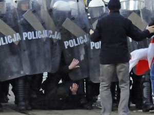 [Nasza Fotorelacja] Policja. "S". Morze flag. Strzały. Straż. Marsze Niepodległości w ostatnich latach