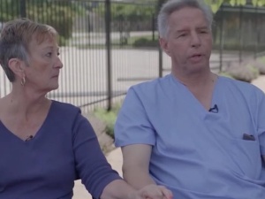 [video] Szokująca historia lekarza z filmu #Nieplanowane: "Gapiłem się na tę kończynę w szczypcach"