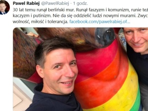"Runął faszyzm i komunizm, runie też wkrótce kaczyzm i putinizm". Odlot Rabieja na TT