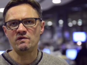 Dziennikarz Wyborczej szydzi z hasła "Polska Walcząca"?