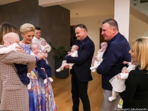 Światowy Dzień Wcześniaka. Prezydent Duda z sześcioraczkami