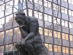Rzeźba Bansky’ego wycofana z aukcji Domu Aukcyjnego Sotheby’s