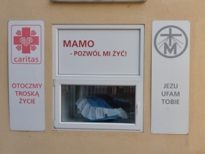 Sandomierz. Policja szuka wandali, którzy zniszczyli Okno Życia