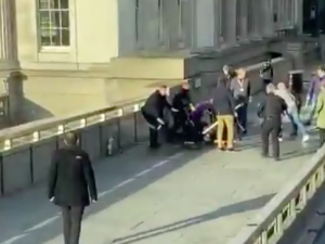 [video] Atak w Londynie. Mężczyzna, który próbował obezwładnić terrorystę to… Polak