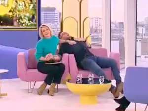 [video] Filip Chajzer udawał atak paniki na antenie TVN. Chory na leki napadowe: „Szokujące i obrzydliwe”