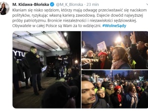 Politycy opozycji na demonstracjach organizowanych przez stowarzyszenia "apolitycznych" sędziów