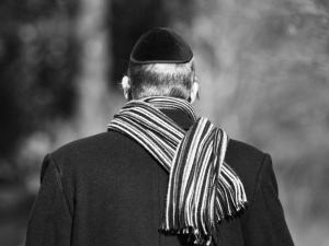 Londyn: Starszy rabin brutalnie pobity przez dwóch nastolatków. "Zabić Żydów!"
