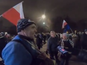 [video] "Jak zagotować KODomitę w niecałą minutę". Tak Zygmunt Poziomka dyskutuje z obrońcami sądów