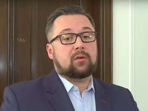 Jednak można utrzymać się za 9 tys. zł? Poseł SLD: „Sens wypowiedzianych przeze mnie słów był inny”