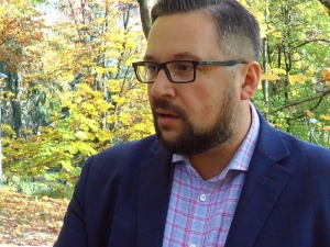 "Wyszedłem na nadętego buca". Poseł Lewicy od "utrzymania się za 9 tys." próbuje ratować swój wizerunek